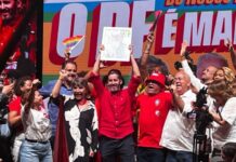 PT lança pré-candidaturas de Grass ao governo do DF e Kokay ao Senado PT lança pré-candidaturas de Grass ao governo do DF e Kokay ao Senado