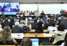 Pedido de vista adia votação da PEC do fim da escala 6×1 na Câmara dos Deputados #Acesse Política