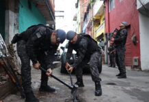 Polícia Militar faz operação para retirar barricadas do tráfico em Paraisópolis Polícia Militar faz operação para retirar barricadas do tráfico em Paraisópolis