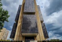 Prévia do PIB cai 0,7% em março, diz Banco Central Na imagem, a fachada do Banco Central, em Brasília