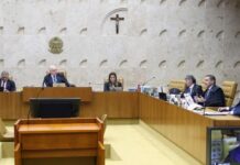 STF veda penduricalhos para burlar teto salarial do funcionalismo Sessão plenária do Supremo Tribunal Federal na 5ª feira (16.abr.2026)