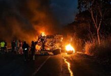 Seis baianos morrem em acidente entre carreta e ônibus na BR-251 – Imprensa Bahia Seis baianos morrem em acidente entre carreta e ônibus na BR-251