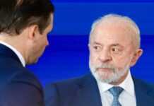 Texto do governo Lula vai regulamentar PEC do fim da escala 6 X 1 O presidente Luiz Inácio Lula da Silva (PT) participa, nesta 3ª feira (12.mai.2026), da cerimônia de lançamento do programa Brasil Contra o Crime Organizado, com medidas voltadas à segurança pública, com a presença do ministro da Justiça e Segurança Pública, Wellington César Lima e Silva, Paulo Gonet (PGR), Vice-presidente Geraldo Alckmin è secretários de segurança.