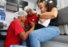 Bahia amplia vacinação contra a Influenza para toda a população acima de seis meses de idade nos 417 municípios Bahia amplia vacinação contra a Influenza para toda a população acima de seis meses de idade nos 417 municípios