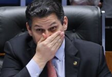 Alcolumbre mantém silêncio sobre 6×1 e oposição tenta preservar escala Alcolumbre mantém silêncio sobre 6x1 e oposição tenta preservar escala