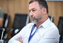 Augusto Melo, ex-presidente do Corinthians, é expulso do clube Além de Augusto Melo, foram indiciados o ex-diretor administrativo Marcelo Mariano, o ex-superintendente de marketing Sérgio Moura e Alex Cassundé, proprietário da empresa que intermediou o contrato com a Vai de Bet