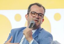 Brasil precisa de mais aéreas, diz associação de aeroportos Na imagem, Fábio Rogério Carvalho durante participação na Assembleia Geral Anual da Iata