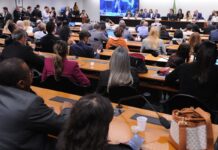 CCJ da Câmara adia análise da PEC da redução da maioridade penal CCJ da Câmara adia análise da PEC da redução da maioridade penal