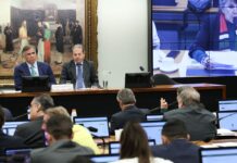 Comissão da Câmara aprova redução da maioridade penal para 16 anos Comissão da Câmara aprova redução da maioridade penal para 16 anos