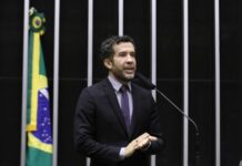 Esquerda minimizou aproximação dos Bolsonaros com Trump, diz Janones André Janones (AVANTE-MG)