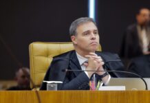 Fachin manda para Mendonça relatoria de ação sobre Flávio Bolsonaro no caso ‘Dark Horse’ – CartaCapital Fachin manda para Mendonça relatoria de ação sobre Flávio Bolsonaro no caso ‘Dark Horse’ – CartaCapital