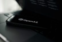 Governo Trump negocia participação acionária na OpenAI Logo da OpenAI