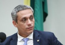 Gustavo Gayer é condenado a indenizar PT por fake news sobre atentado a Bolsonaro – CartaCapital Gustavo Gayer é condenado a indenizar PT por fake news sobre atentado a Bolsonaro – CartaCapital