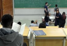 Instituições têm até 15 de junho para aderir ao Fies do 2º semestre Instituições têm até 15 de junho para aderir ao Fies do 2º semestre