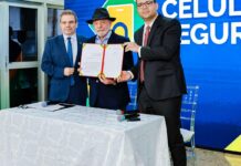 Lula cria plataforma para coibir roubos de celulares e vendas ilegais Lula cria plataforma para coibir roubos de celulares e vendas ilegais