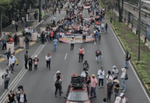 Manifestantes bloqueiam caminho para estádio da abertura da Copa Manifestantes bloqueiam estádio da abertura da Copa do Mundo