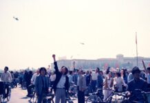 Massacre de Tiananmen faz 37 anos e China nunca revelou nº de mortos Na imagem, foto compartilhada pela Human Rights in China dos protestos na Praça Tiananmen antes do massacre