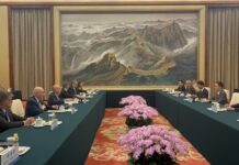 Mauro Vieira se reúne com autoridades chinesas em Pequim Comitiva do chanceler Mauro Vieira em reunião com autoridades chinesas no Grande Salão do Povo em Pequim
