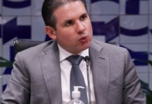 Motta convoca reunião de líderes para votar PL do fim da escala 6×1 Motta convoca reunião de líderes para votar PL do fim da escala 6x1