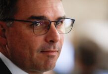 PL lança Flávio Bolsonaro à Presidência em SP no final de julho Flávio Bolsonaro