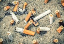 Pioneira em controle, Shenzhen intensifica luta contra o cigarro Bitucas de cigarro