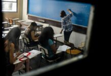 Professores de licenciatura podem se inscrever em premiação até dia 8 Professores de licenciatura podem se inscrever em premiação até dia 8
