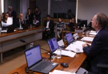 Senadores criticam falta de dados sobre socorro bilionário ao BRB Senadores criticam falta de dados sobre socorro bilionário ao BRB