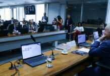 Senadores discutem ritmo de tramitação da PEC do fim da escala 6×1 Senadores discutem ritmo de tramitação da PEC do fim da escala 6x1