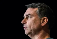 Aliados de Flávio Bolsonaro veem influência de ministro em ataques de Michelle, diz coluna #Acesse Política