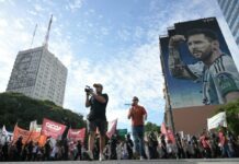 Após fala de Messi sobre dificuldade econômica de argentinos, Milei dá razão ao atacante: ‘totalmente verdade’. – CartaCapital Após fala de Messi sobre dificuldade econômica de argentinos, Milei dá razão ao atacante: ‘totalmente verdade’. – CartaCapital