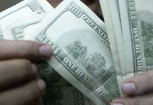 Dólar fecha estável, mas acumula queda de 1,82% em julho Dólar fecha estável, mas acumula queda de 1,82% em julho