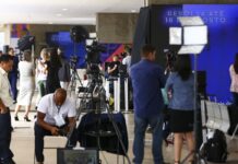 Fórum pede compromisso de candidatos com comunicação democrática Fórum pede compromisso de candidatos com comunicação democrática