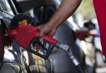 Governo adia reunião que pode aumentar etanol na gasolina para 32% Governo adia reunião que pode aumentar etanol na gasolina para 32%