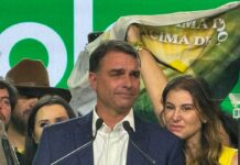 PL oficializa candidatura de Flávio Bolsonaro à Presidência PL oficializa candidatura de Flávio Bolsonaro à Presidência