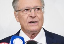 PSB oficializa candidatura de Alckmin à Vice-Presidência da República PSB oficializa candidatura de Alckmin à Vice-Presidência da República