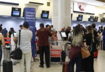 Setor de serviços cai 0,4% em maio por recuo na área de transportes Setor de serviços cai 0,4% em maio por recuo na área de transportes