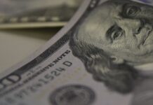 Tarifaço de 25% dos EUA sobre o Brasil começa a valer; saiba mais Tarifaço de 25% dos EUA sobre o Brasil começa a valer; saiba mais