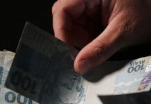 Trabalhadores nascidos em setembro e outubro recebem abono salarial Trabalhadores nascidos em setembro e outubro recebem abono salarial