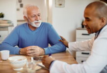 como proteger a memória após os 60 consulta médica com idoso