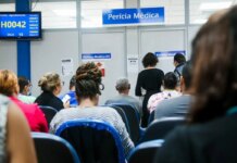 Fila de espera do INSS cai para 1,2 milhão de requerimentos Fila de espera do INSS cai para 1,2 milhão de requerimentos
