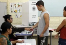 Jovens brasileiros se afastam das urnas, mas não da política Jovens brasileiros se afastam das urnas, mas não da política