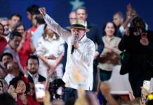 PT oficializa candidatura de Lula à Presidência PT oficializa candidatura de Lula à Presidência