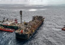 Petroleiros pedem Petrobras mais estatal e menor repasse a acionistas Petroleiros pedem Petrobras mais estatal e menor repasse a acionistas