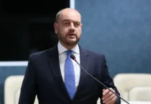 Rio exonera 6,1 mil comissionados e prevê economia de R$ 221 milhões #Acesse Política