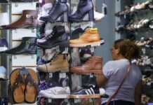 Vendas no comércio crescem 0,5% em junho e sobem 1,9% no 1º semestre Vendas no comércio crescem 0,5% em junho e sobem 1,9% no 1º semestre