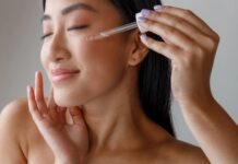 dermatologista alerta para cuidados com cosméticos coreanos mulher cuidando da pele