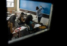 6 em cada 10 professores dizem que pressão política limita autonomia para lecionar – CartaCapital 6 em cada 10 professores dizem que pressão política limita autonomia para lecionar – CartaCapital