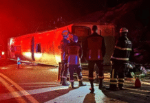 Acidente com ônibus de turismo deixa três mortos em rodovia no Espírito Santo Acidente com ônibus de turismo deixa três mortos em rodovia no Espírito Santo