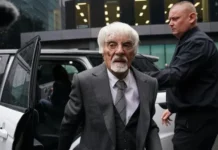 Bernie Ecclestone é detido em Portugal após arma de fogo ser encontrada em jato particular #Acesse Política