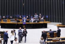 Câmara aprova MP que prevê financiamento de veículos para motoristas de aplicativo e taxistas Câmara aprova MP que prevê financiamento de veículos para motoristas de aplicativo e taxistas